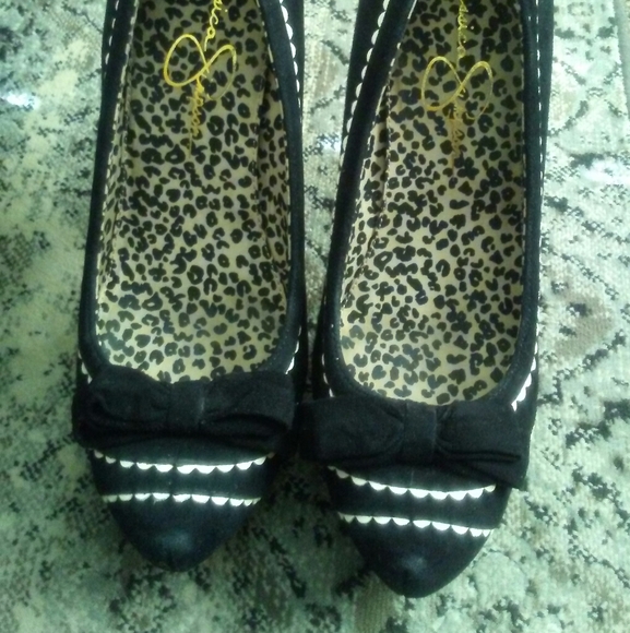 Jessica Simpson Jeorge Pump - Picture 2 of 6